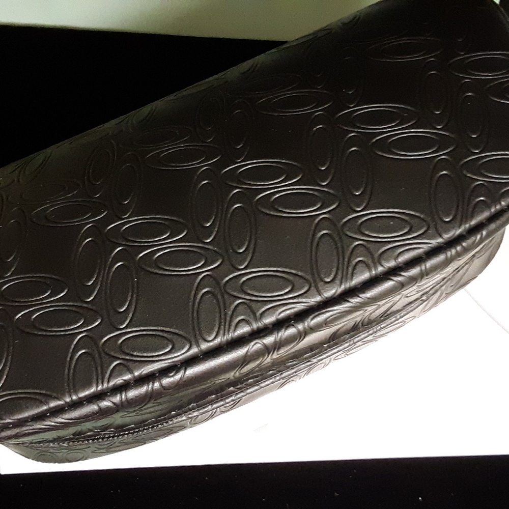 Oakley wristlet sunglass case